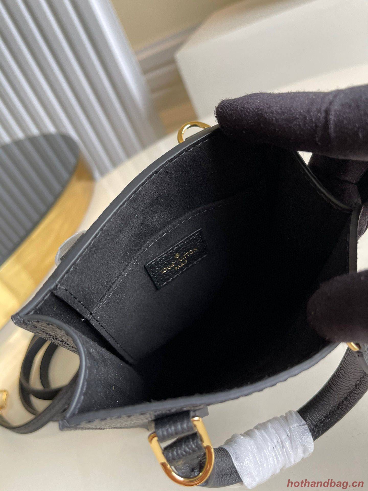 Louis vuitton SINCE 1854 PETIT SAC PLAT M80449 Black Louis vuitton SINCE 1854 PETIT SAC PLAT M80449 Black