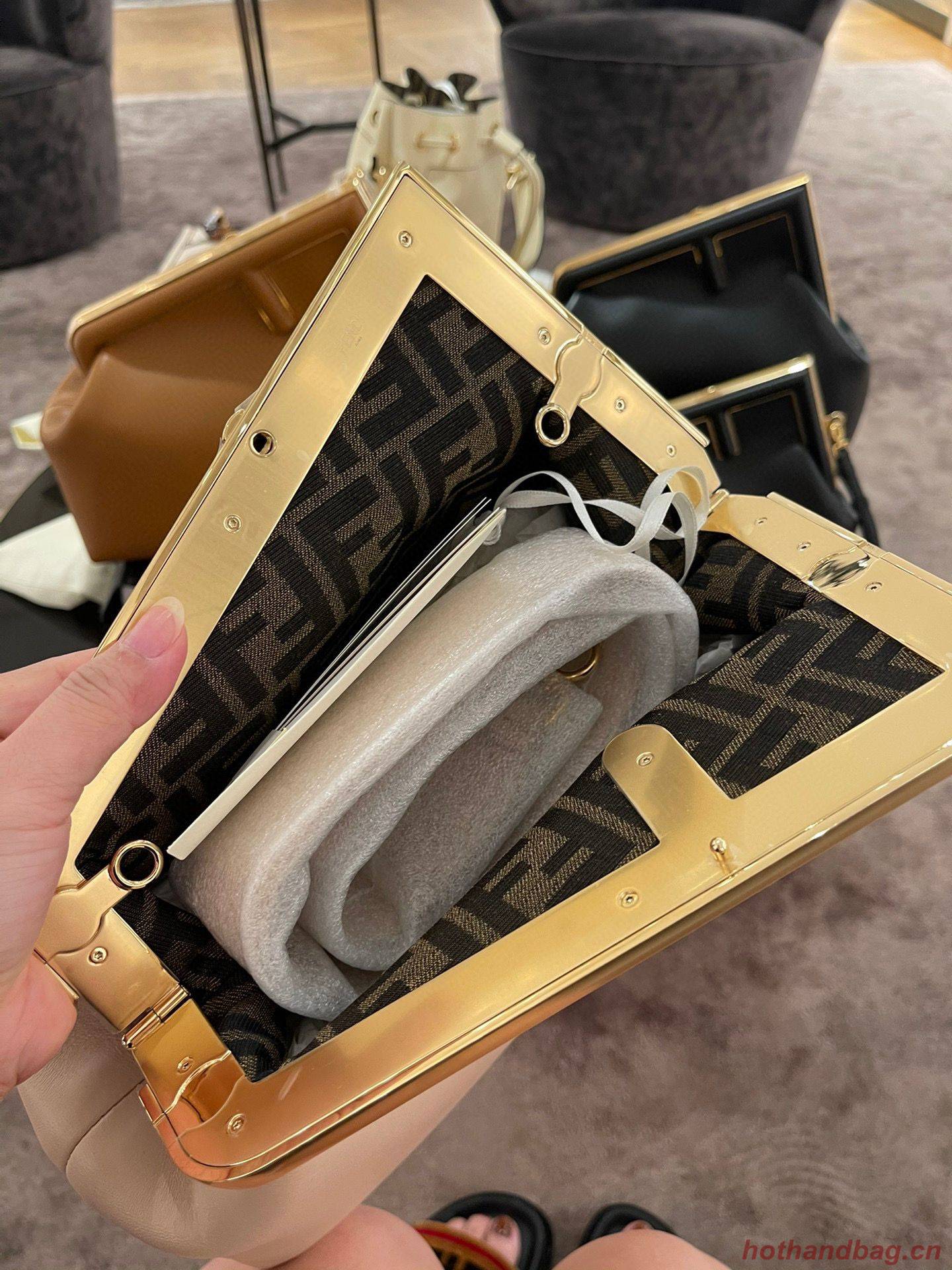 Fendi Original Leather Clutch Bag 56833 Cream Fendi Original Leather Clutch Bag 56833 Cream