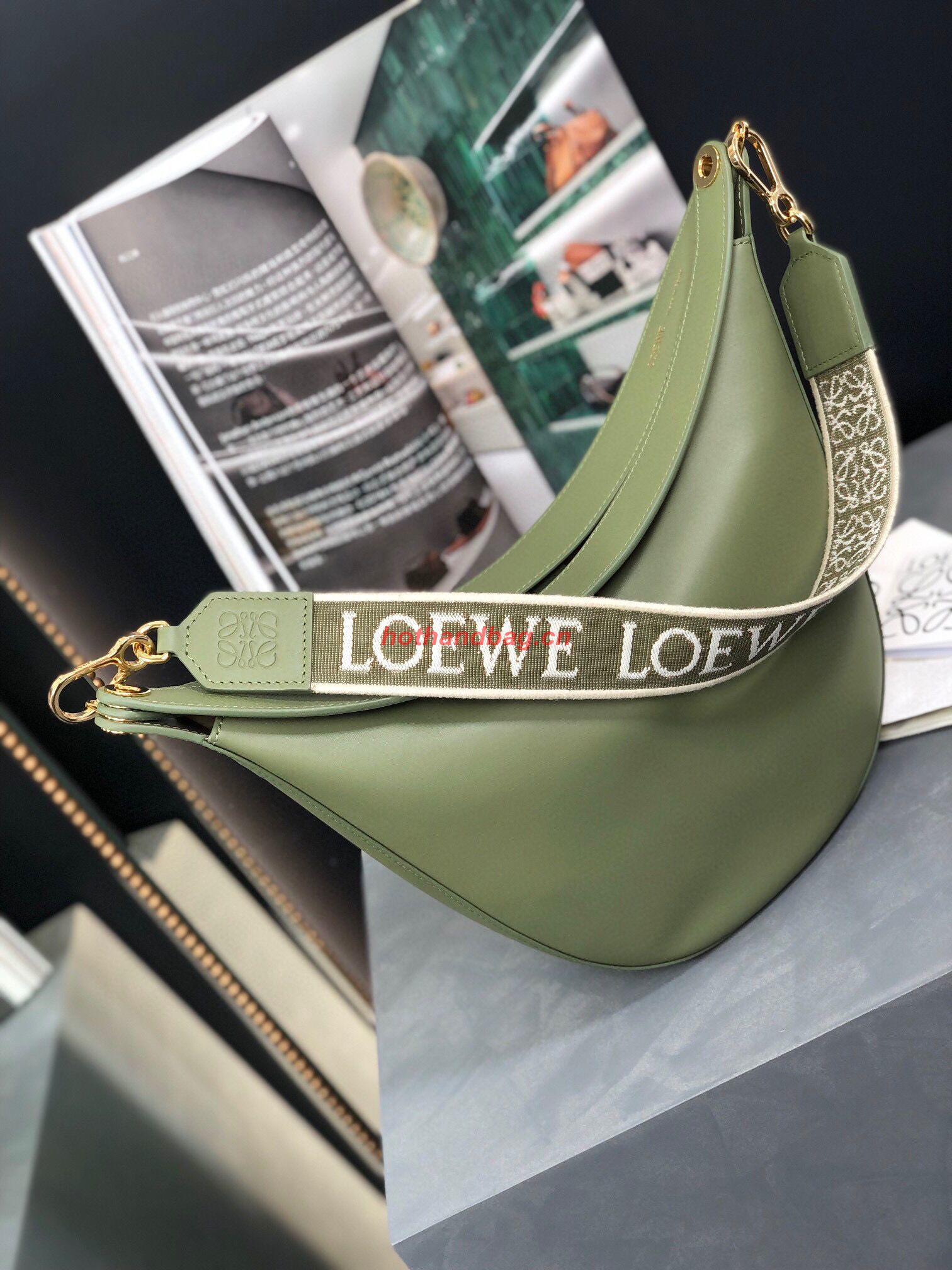 Loewe Original Leather Shoulder Handbag 3073 Green Loewe Original Leather Shoulder Handbag 3073 Green