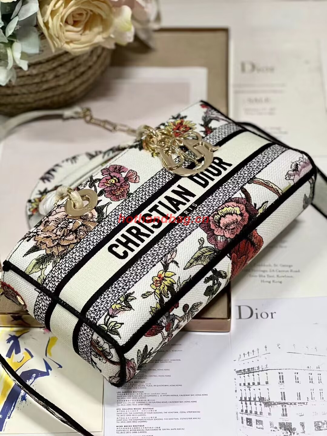 Dior MEDIUM LADY D-JOY BAG Multicolor Petites Fleurs Embroidery M0540ON Dior MEDIUM LADY D-JOY BAG Multicolor Petites Fleurs Embroidery M0540ON