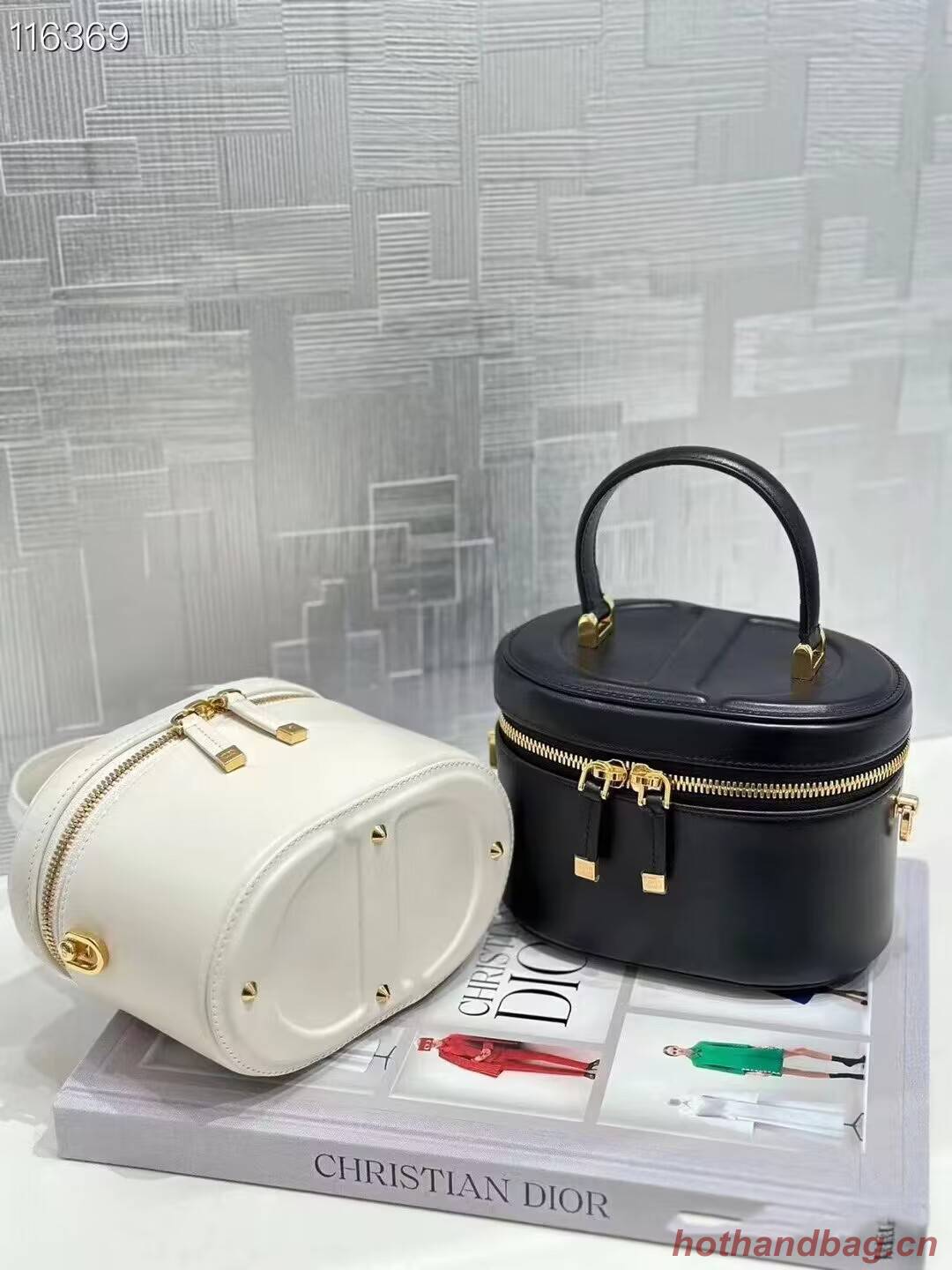 SMALL CD SIGNATURE VANITY CASE Calfskin with Embossed CD Signature S2203UMFV Black SMALL CD SIGNATURE VANITY CASE Calfskin with Embossed CD Signature S2203UMFV Black