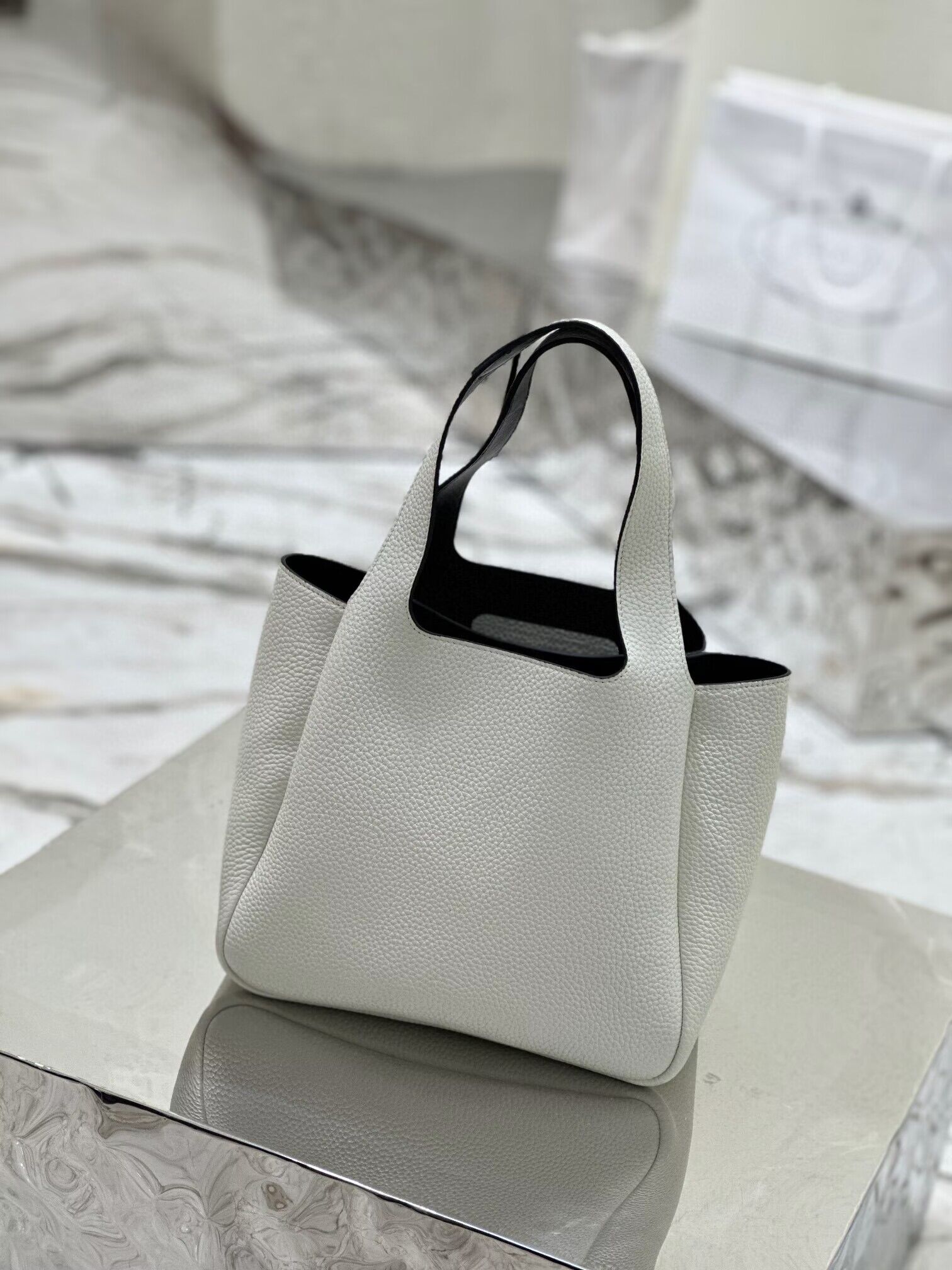 Prada Original Calfskin Bag Tote 1BG335 White&Black Prada Original Calfskin Bag Tote 1BG335 White&Black