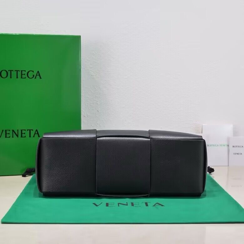 Bottega Veneta Medium Arco Intreccio grained Leather Tote Bag 9892 Black Bottega Veneta Medium Arco Intreccio grained Leather Tote Bag 9892 Black