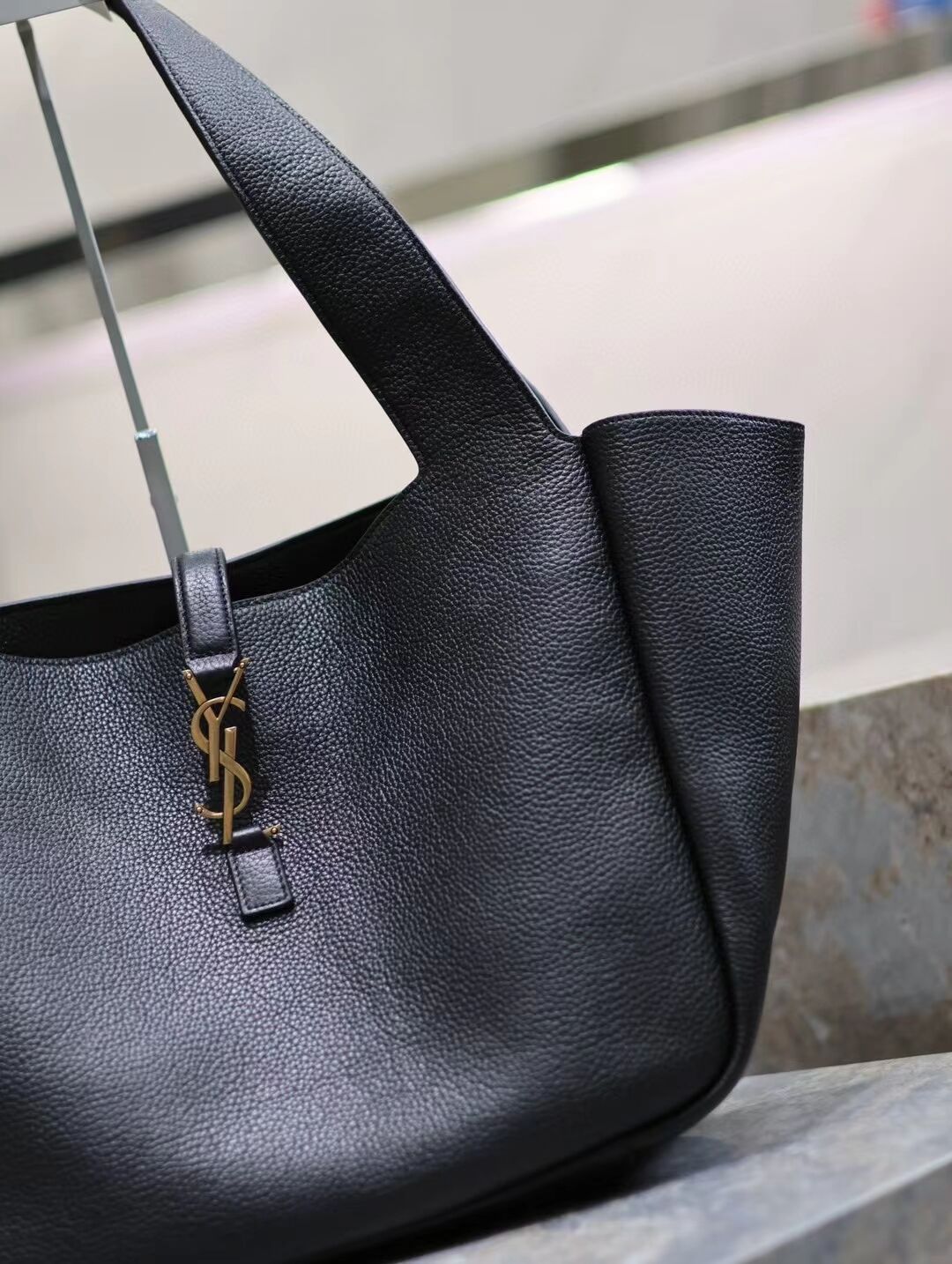 SAINT LAURENT BEA IN GRAINED LEATHER 763435 BLACK SAINT LAURENT BEA IN GRAINED LEATHER 763435 BLACK