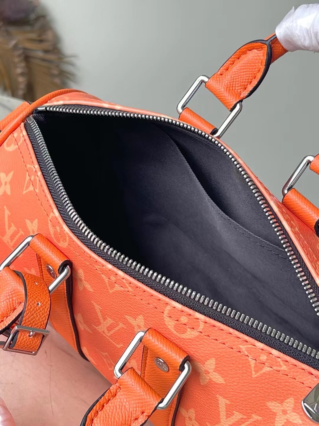 Louis Vuitton Keepall Bandouliere 25 M31044 Tangerine