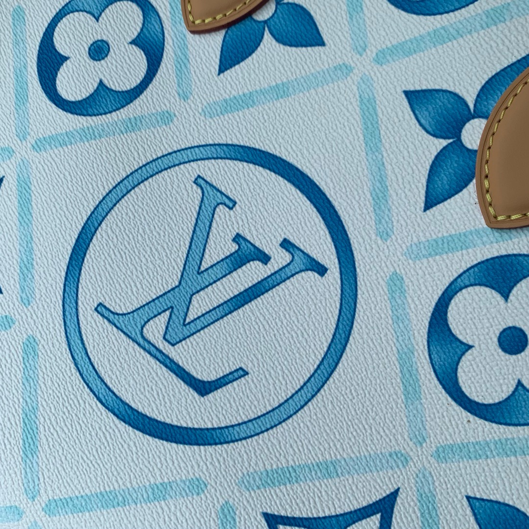 Louis Vuitton NEW OnTheGo MM M11262 Lagoon Blue Louis Vuitton NEW OnTheGo MM M11262 Lagoon Blue