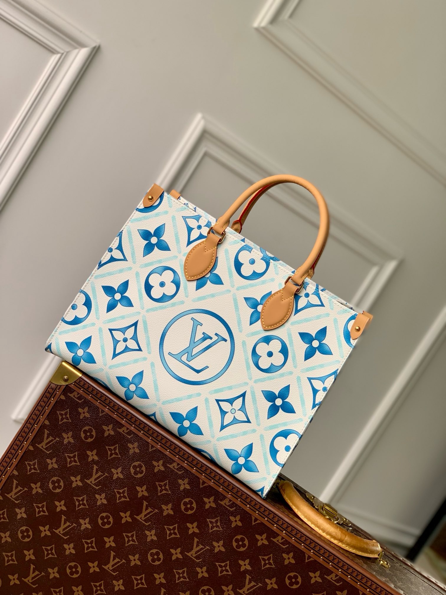 Louis Vuitton NEW OnTheGo MM M11262 Lagoon Blue Louis Vuitton NEW OnTheGo MM M11262 Lagoon Blue