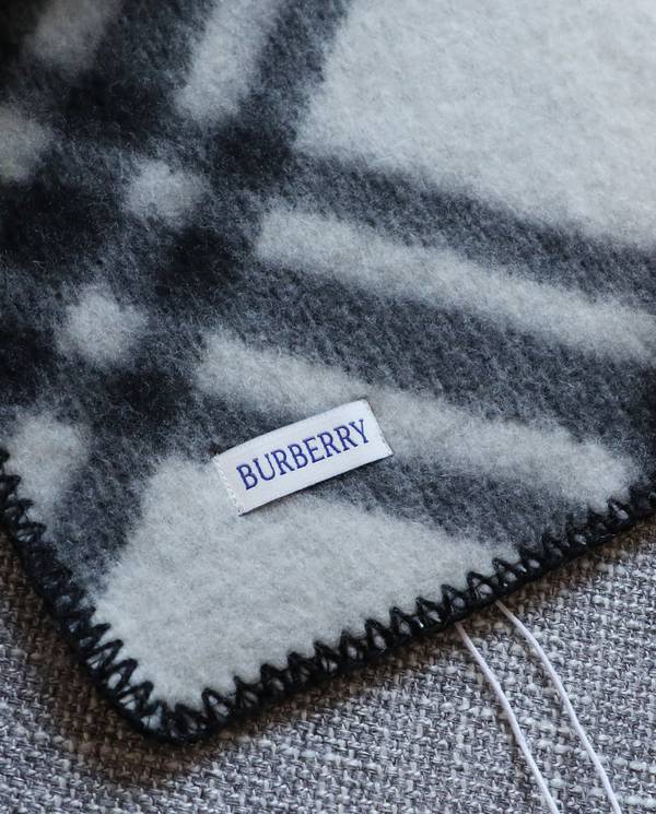 Burberry Scarf BBC00174 Burberry Scarf BBC00174
