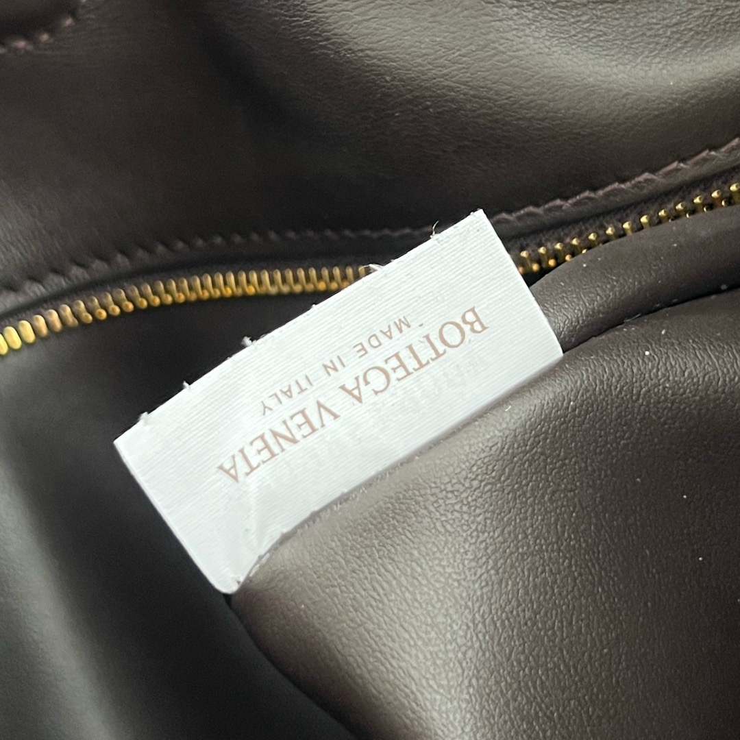 Bottega Veneta Hop Shoulder bag with Intrecciato craftsmanship in calf leather 796262 Fondant