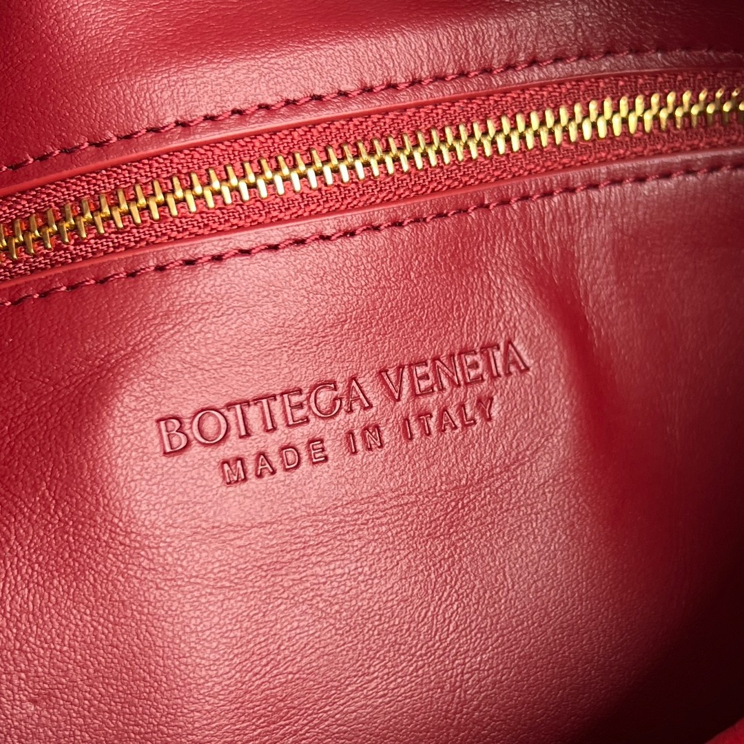 Bottega Veneta Hop Shoulder bag with Intrecciato craftsmanship in calf leather 796262 Sapele