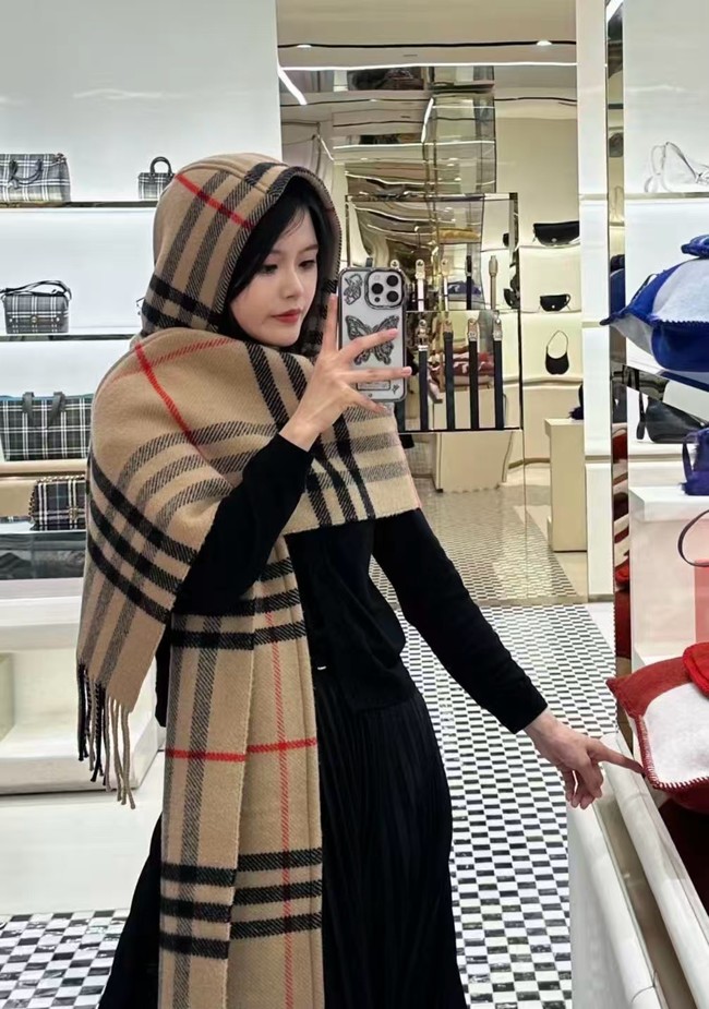 Burberry Plaid cashmere scarf KY080