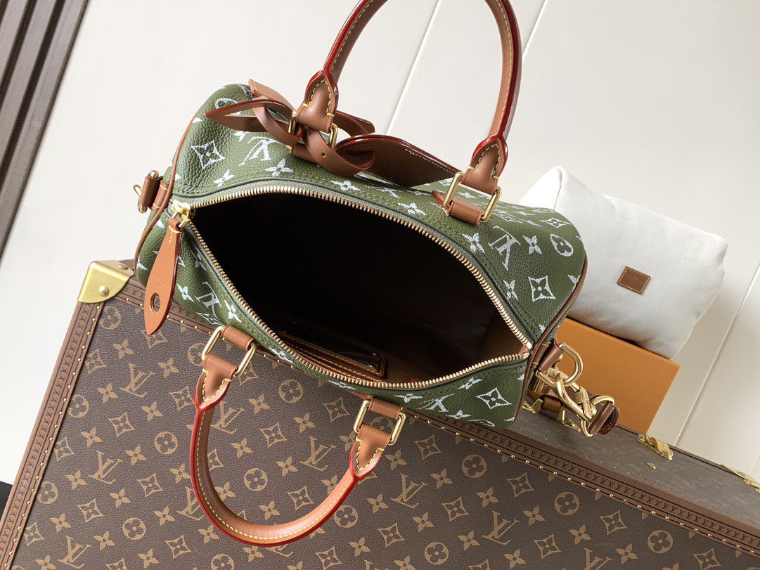 Louis Vuitton Monogram Canvas Speedy 30 Bandouliere M15241 Olive Green Louis Vuitton Monogram Canvas Speedy 30 Bandouliere M15241 Olive Green