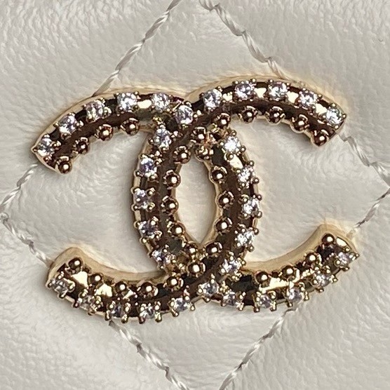 Chanel Long Vanity with chain AP4842 white