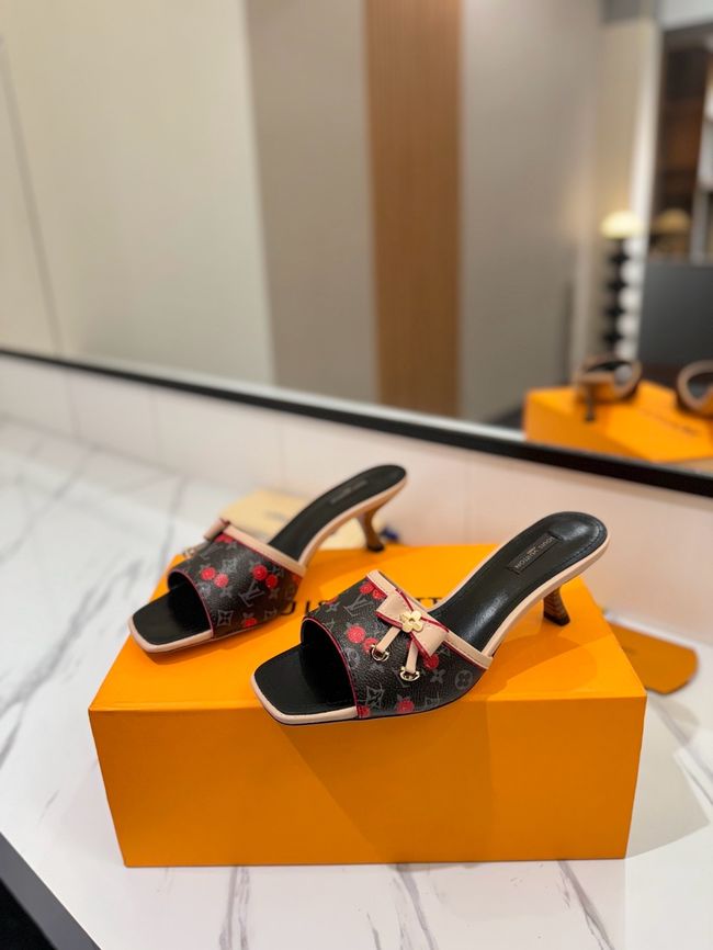 Louis Vuitton Womens slide sandal 69038-4