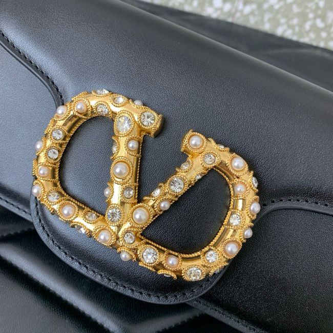 VALENTINO LOCO VLOGO SIGNATURE Small Leather bag WB0K53 BLACK VALENTINO LOCO VLOGO SIGNATURE Small Leather bag WB0K53 BLACK