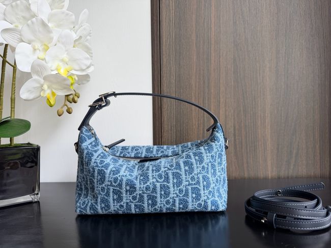 MEDIUM DIORTRAVEL NOMAD POUCH Oblique Jacquard S5554O denim blue MEDIUM DIORTRAVEL NOMAD POUCH Oblique Jacquard S5554O denim blue