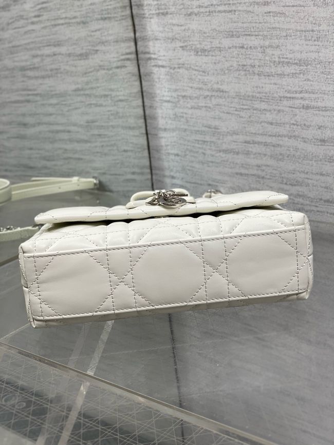 My Dior Mini Bag Cannage patent leather S0985PU white&silver chain My Dior Mini Bag Cannage patent leather S0985PU white&silver chain