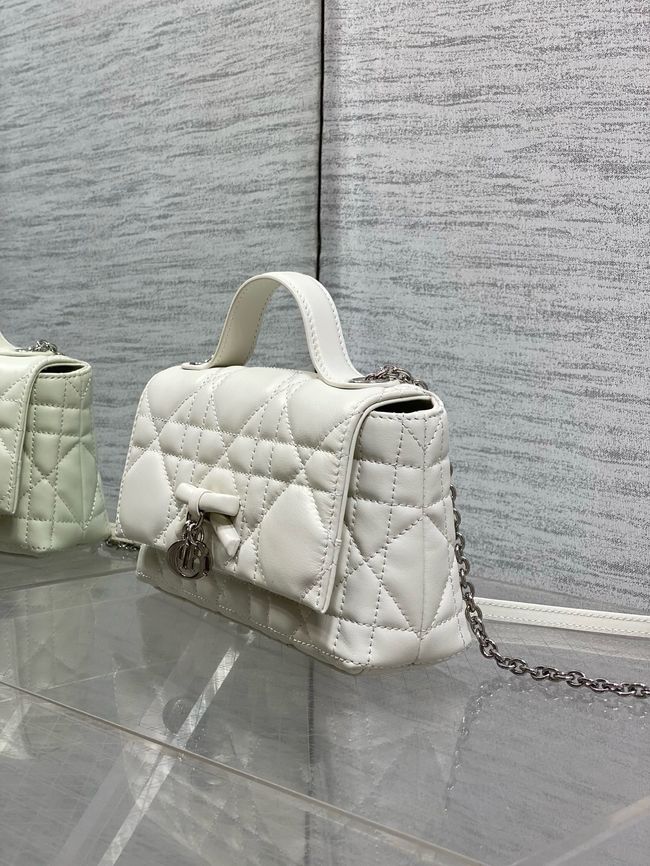 My Dior Mini Bag Cannage patent leather S0985PU white&silver chain My Dior Mini Bag Cannage patent leather S0985PU white&silver chain