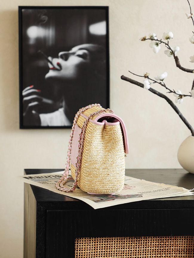 CHANEL medium Flapbag Braided Straw 66992 light purple CHANEL medium Flapbag Braided Straw 66992 light purple