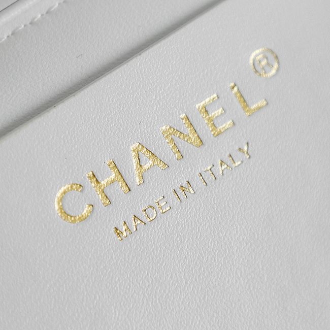 CHANEL medium Flapbag Braided Straw 66992 white CHANEL medium Flapbag Braided Straw 66992 white