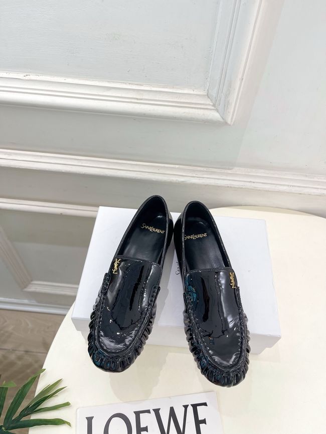Yves saint Laurent LE LOAFER supple in shiny leather 818908-3