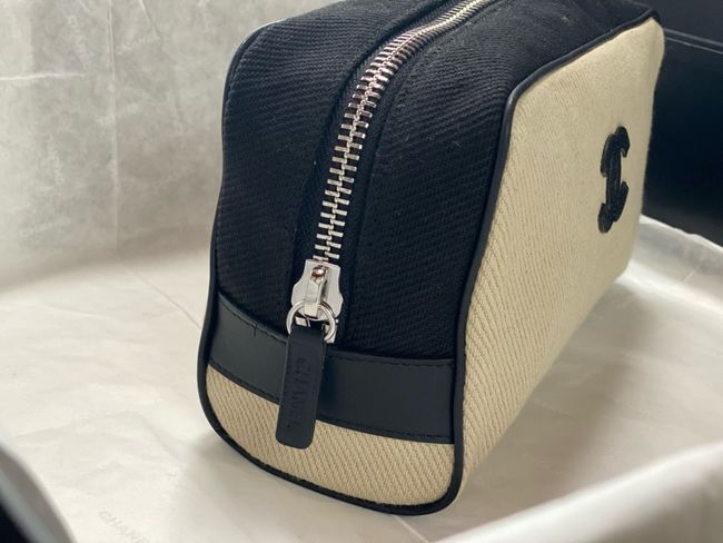 Chanel Zipped Pouch AS5226 Beige Chanel Zipped Pouch AS5226 Beige