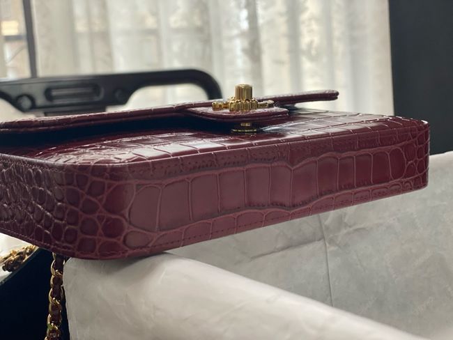 Chanel Clutch with chain Crocodile Embossed AS6340 Burgundy Chanel Clutch with chain Crocodile Embossed AS6340 Burgundy