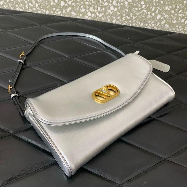 VALENTINO DEVAIN Small Sheepskin Shoulder Bag WB0T31 Silver VALENTINO DEVAIN Small Sheepskin Shoulder Bag WB0T31 Silver