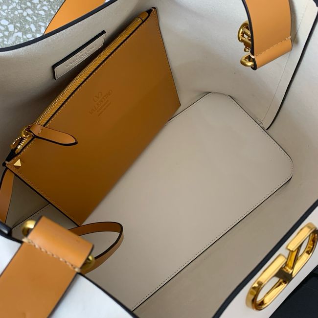 VALENTINO Medium Sheepskin Shoulder Bag 0112L white&brown VALENTINO Medium Sheepskin Shoulder Bag 0112L white&brown