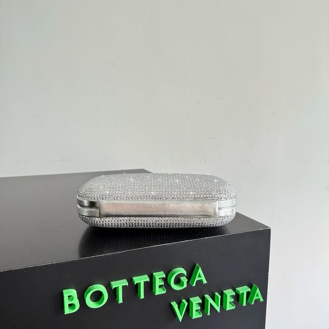 Bottega Veneta Soft Knot Clutch Crystal 06149 Silver Bottega Veneta Soft Knot Clutch Crystal 06149 Silver