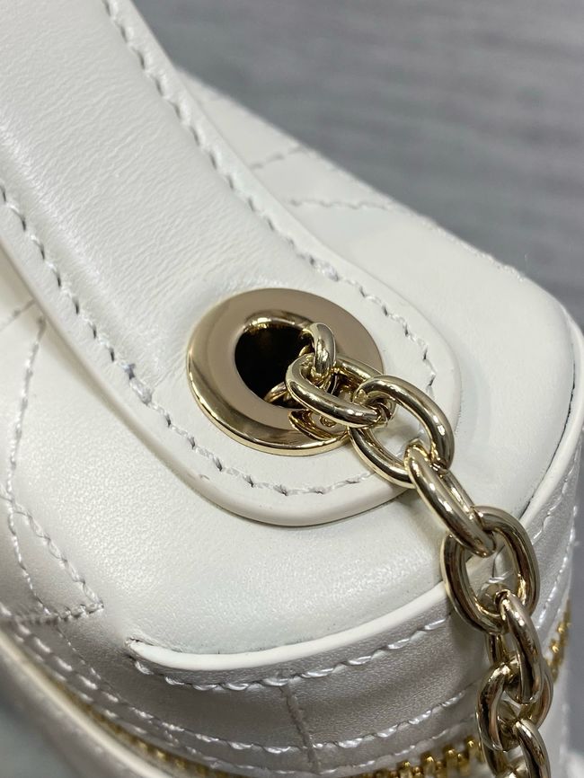 Dior Trianon Soft Vanity Mini Bag Flat Macrocannage Lambskin S4613OS Craie Dior Trianon Soft Vanity Mini Bag Flat Macrocannage Lambskin S4613OS Craie
