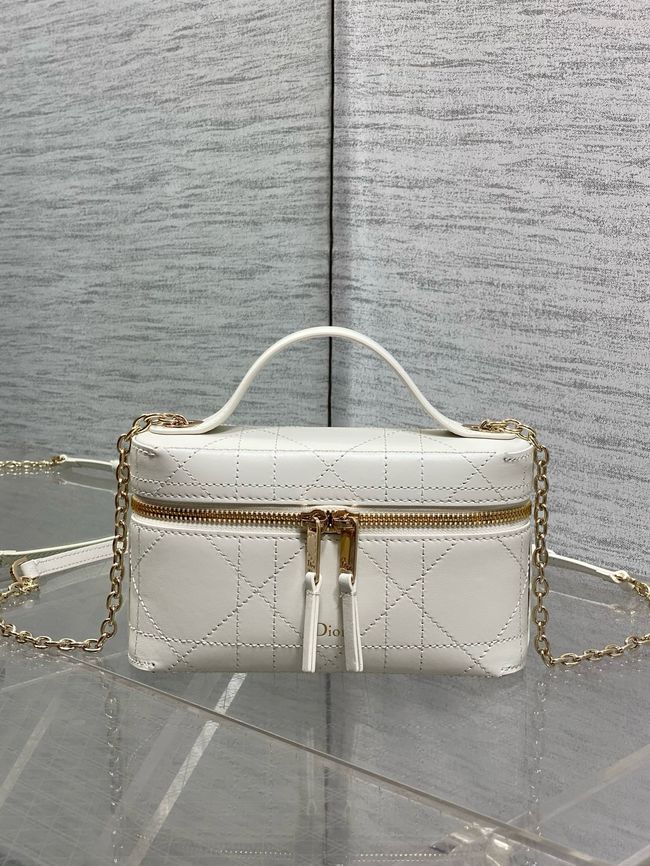 Dior Trianon Soft Vanity Mini Bag Flat Macrocannage Lambskin S4613OS Craie Dior Trianon Soft Vanity Mini Bag Flat Macrocannage Lambskin S4613OS Craie