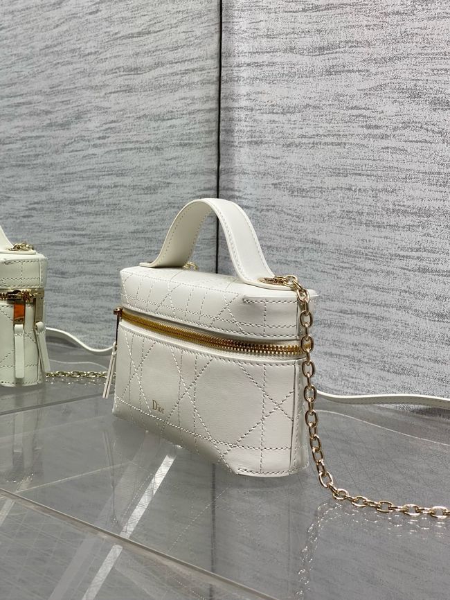 Dior Trianon Soft Vanity Mini Bag Flat Macrocannage Lambskin S4613OS Craie Dior Trianon Soft Vanity Mini Bag Flat Macrocannage Lambskin S4613OS Craie