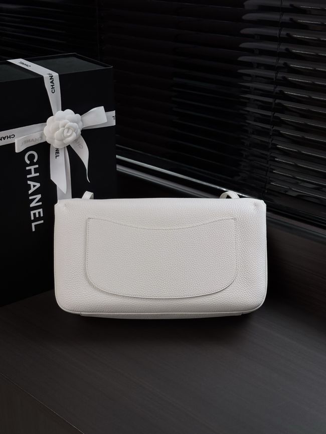 Chanel Maxi Flap bag AS6231 white&Silver-Tone Metal Chanel Maxi Flap bag AS6231 white&Silver-Tone Metal