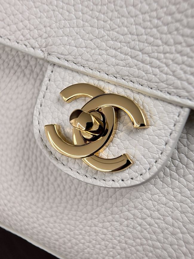 Chanel Maxi Flap bag AS6231 white&gold-Tone Metal Chanel Maxi Flap bag AS6231 white&gold-Tone Metal