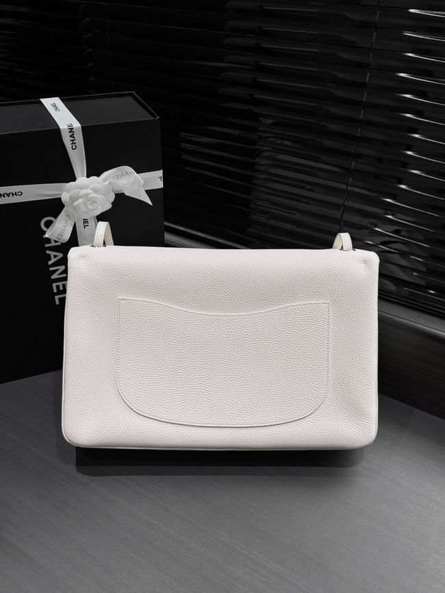 Chanel Maxi Flap bag AS6233 white&Silver-Tone Metal Chanel Maxi Flap bag AS6233 white&Silver-Tone Metal