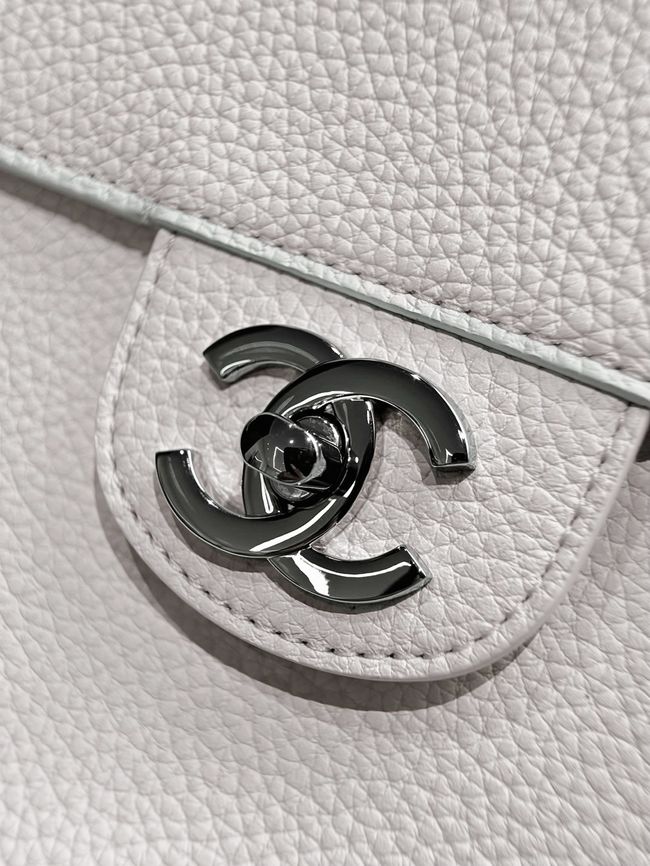 Chanel Maxi Flap bag AS6233 white&Silver-Tone Metal Chanel Maxi Flap bag AS6233 white&Silver-Tone Metal