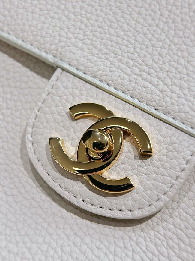 Chanel Maxi Flap bag AS6233 white&gold-Tone Metal Chanel Maxi Flap bag AS6233 white&gold-Tone Metal