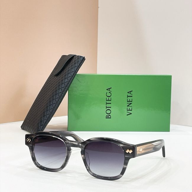 Bottega Veneta Sunglasses 821447-7