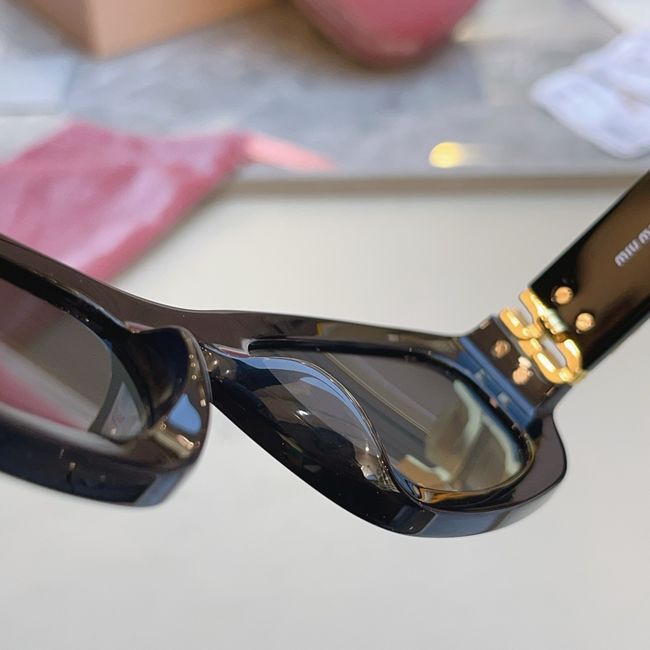 MiuMiu Sunglasses 821486-3