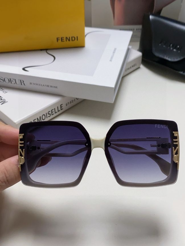 Fendi Sunglasses 821538-1 Fendi Sunglasses 821538-1