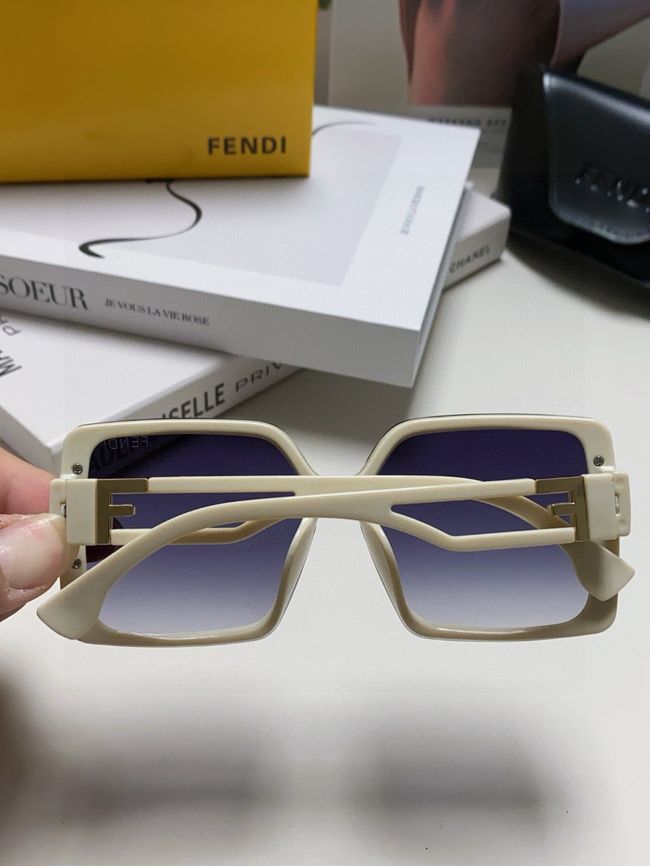 Fendi Sunglasses 821538-1 Fendi Sunglasses 821538-1