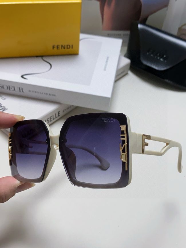 Fendi Sunglasses 821538-1 Fendi Sunglasses 821538-1
