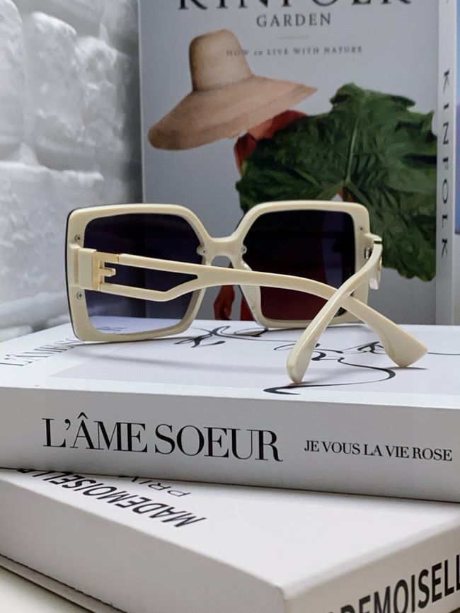 Fendi Sunglasses 821538-1 Fendi Sunglasses 821538-1