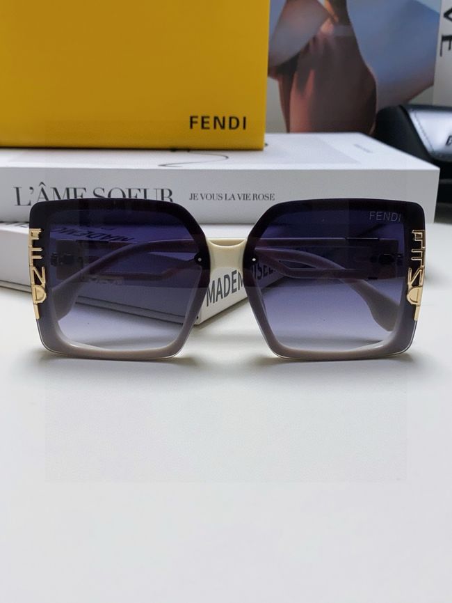 Fendi Sunglasses 821538-1 Fendi Sunglasses 821538-1