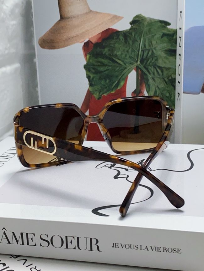 Fendi Sunglasses 821538-3