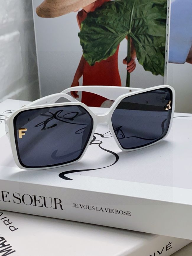Fendi Sunglasses 821538-4