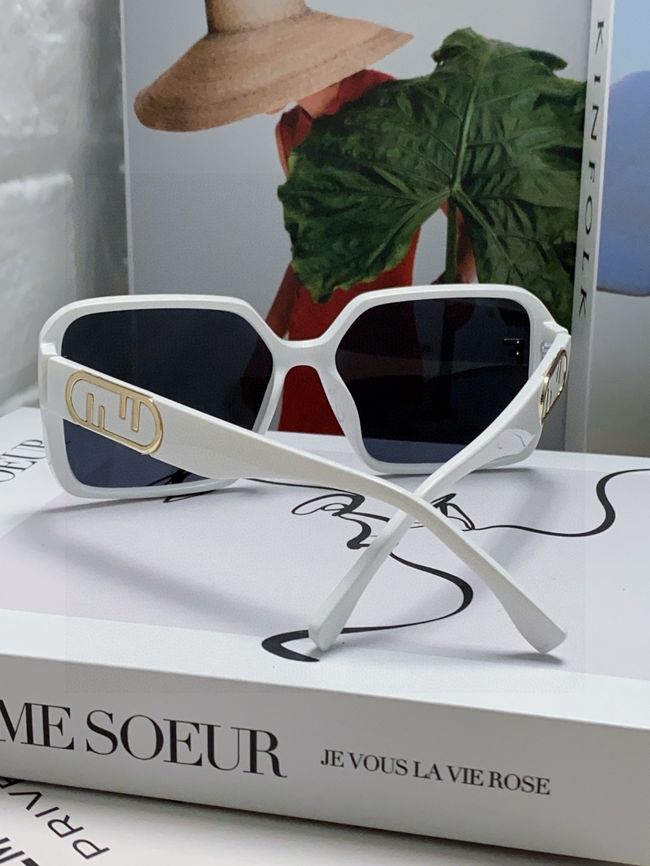 Fendi Sunglasses 821538-4