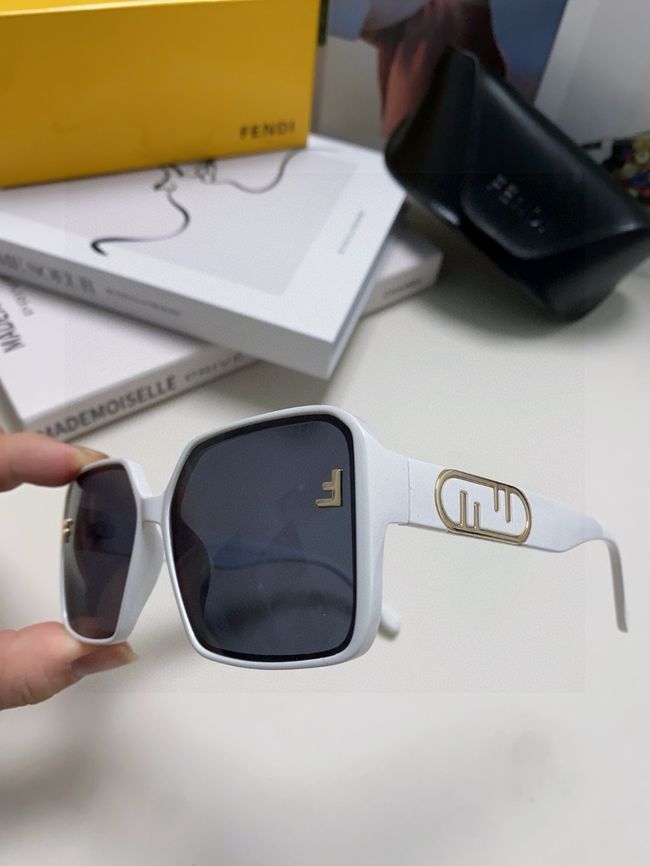 Fendi Sunglasses 821538-4