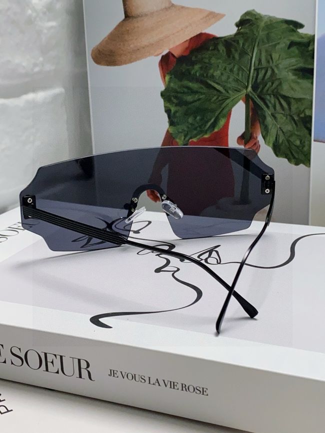 Fendi Sunglasses 821539-1 Fendi Sunglasses 821539-1